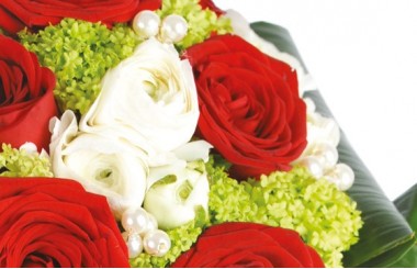 L'Agitateur Floral | zoom sur des renoncules blanches du Bouquet de fleurs Cherry