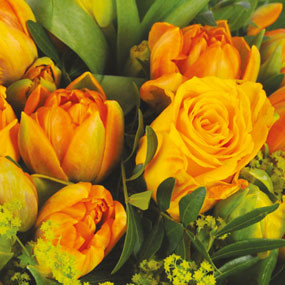 mosaïque : vue sur les tulipes et les roses orange du Bouquet rond orange Mandarine