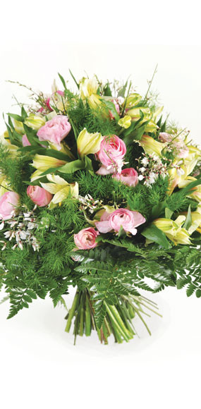 Zoom milieu bouquet rond de roses Vaporeux