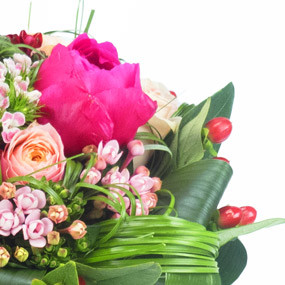 mosaïque : macro sur une pivoine et une rose du Bouquet de fleurs Rose Pivoine