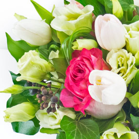 zoom sur une rose fucshia du bouquet Bouquet Rose