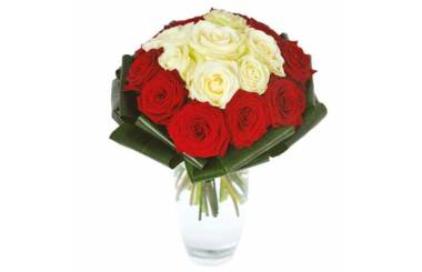 L'Agitateur Floral | image du bouquet de roses rouges et blanches