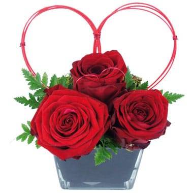 L'Agitateur Floral | image de la Composition de roses rouges Cupidon
