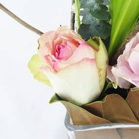 L'Agitateur Floral | Zoom sur la rose de la Composition de Muguet & fleurs "Pink Mai"