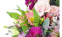 autre zoom de la Gerbe de fleurs à la main tons roses "Gaïa" | L'Agitateur Floral