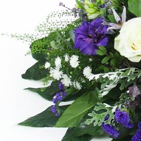 image Fleurs piquées blanches et violettes-bleues "Neptune" | L'Agitateur Floral