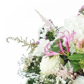 Image Coussin de fleurs piquées "Vénus" | L'Agitateur Floral