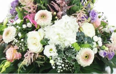 image de la Composition de deuil pastel "Héra" | L'Agitateur Floral