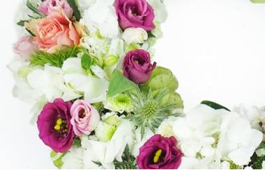 Image de la Petite couronne de fleurs piquées "Diane" | L'Agitateur Floral