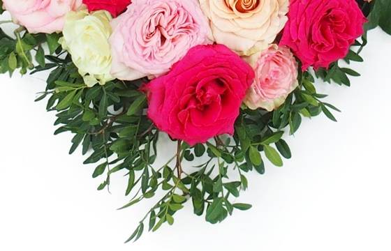 Image Cœur de fleurs piquées de deuil "Agora" | L'Agitateur Floral