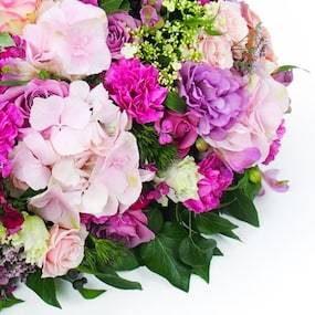 Image 4 : zoom droit coussin à l'Anglaise de fleurs piquées "Épidaure" | L'Agitateur Floral