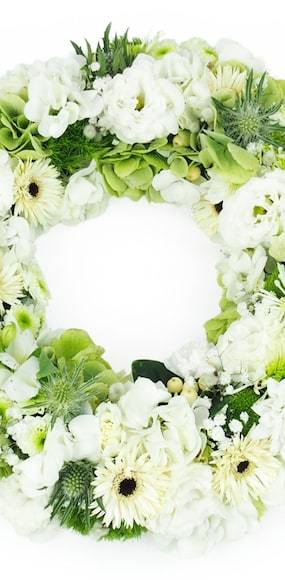 Zoom milieu de la Petite couronne de fleurs blanches "Épona" | L'Agitateur Floral