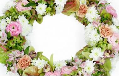 Zoom image de la Petite couronne de fleurs piquées "Hécube" | L'Agitateur Floral