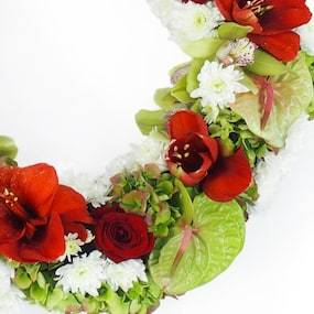 Zoom droit de la Couronne de fleurs rouges & blanches "Apollodore" | L'Agitateur Floral