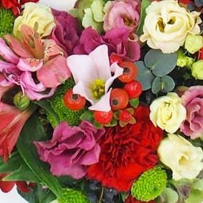 Zoom fleurs du Coeur de deuil de fleurs roses & rouges "Laodicée" | L'Agitateur Floral