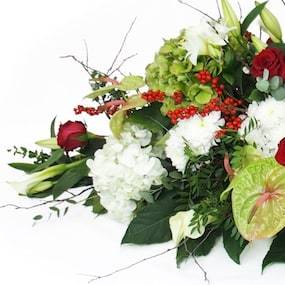 Zoom gauche du Dessus de cercueil rouge & blanc "Odysseus" | L'Agitateur Floral