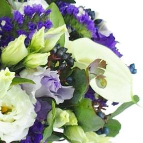 Zoom 2 : Bouquet rond blanc & violet "Ostrava"| L'Agitateur Floral