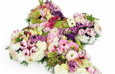 Zoom image de la Croix de deuil de fleurs blanches & roses "Céphale" | L'Agitateur Floral