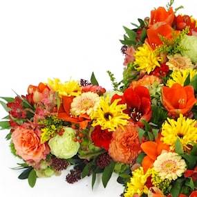 Zoom image 1 de la Grande croix de fleurs rouges, oranges & jaune "Céléos" |  L'Agitateur Floral