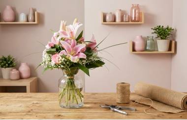 Mise en situation du bouquet Rosa Lys | L'Agitateur Floral