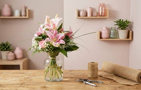 Mise en situation du bouquet Rosa Lys | L'Agitateur Floral