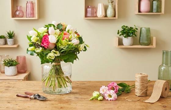 le bouquet Boucle Rose sur le comptoir du fleuriste | L'Agitateur Floral