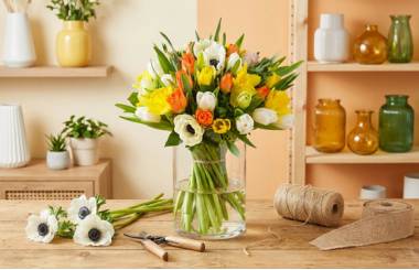 Bouquet Kiss Me sur le comptoir du fleuriste | L'Agitateur Floral