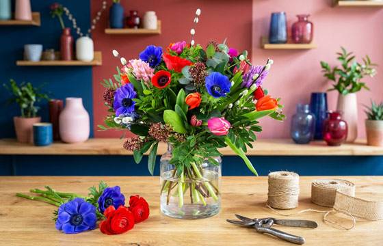 Bouquet Fleurettes sur le comptoir du fleuriste | L'Agitateur Floral