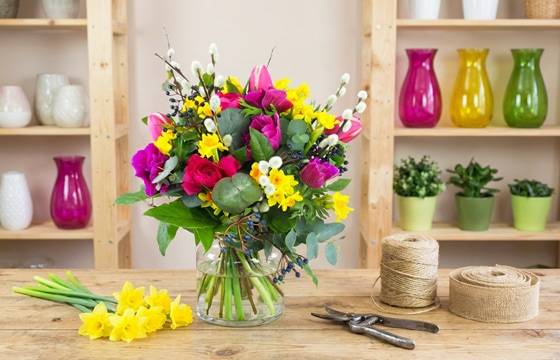 mise en situation du splendide Bouquet de saison "Chatou" à faire livrer partout en France en 4h | L'Agitateur Floral